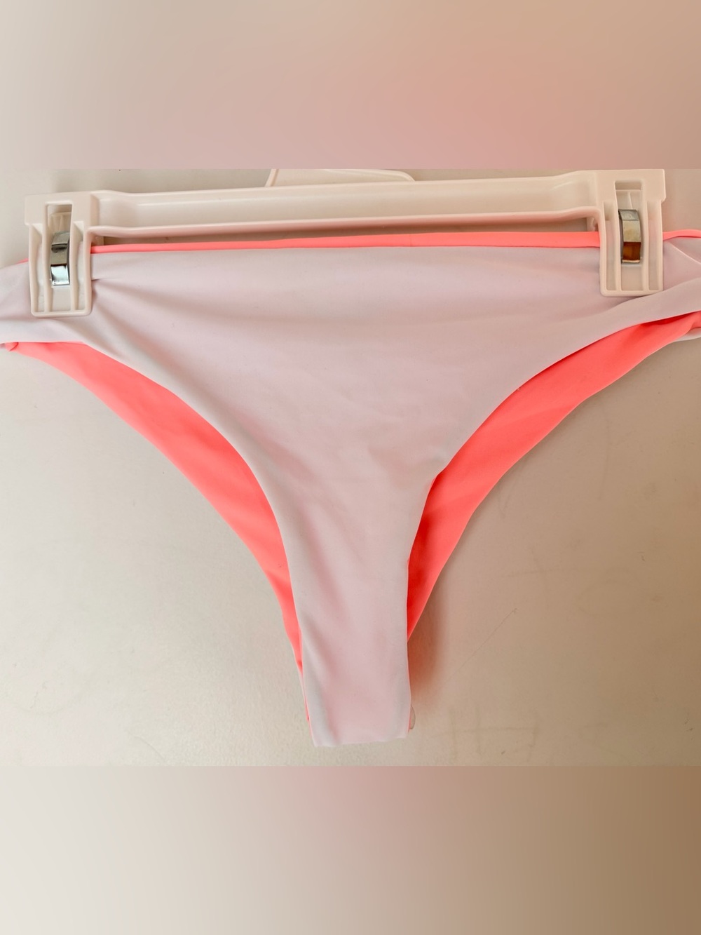 NWOT im Ivy Miller Collection Pink and White Bikini Bottoms